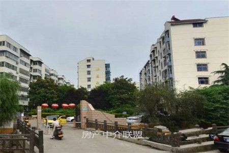江湾城一期4室2厅2卫88万125m2毛坯出售